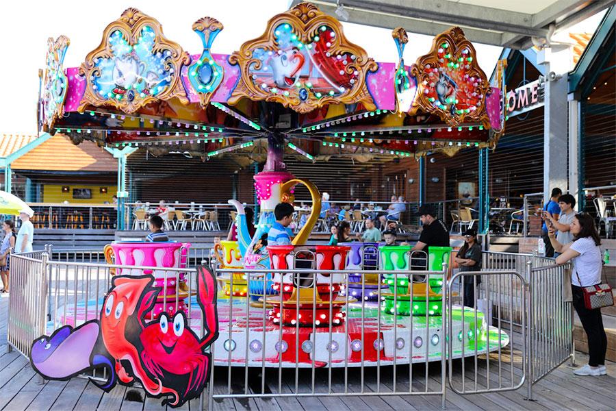 sideshow-amusements-teacups