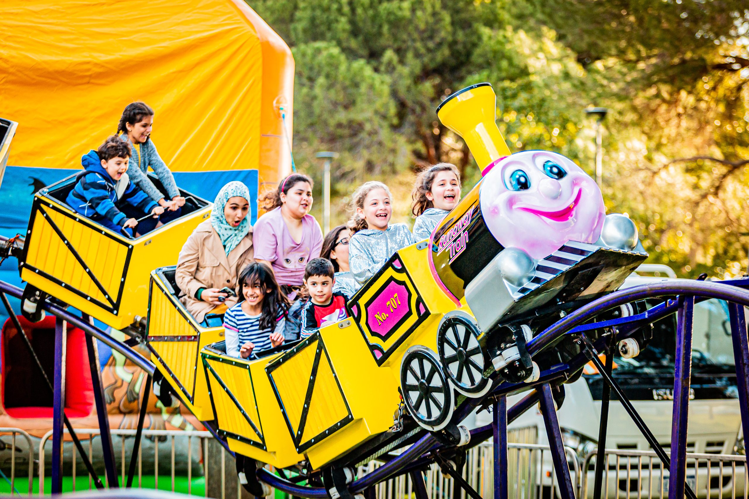 Runaway_Train_Rollercoaster_CA Carnival Amusements